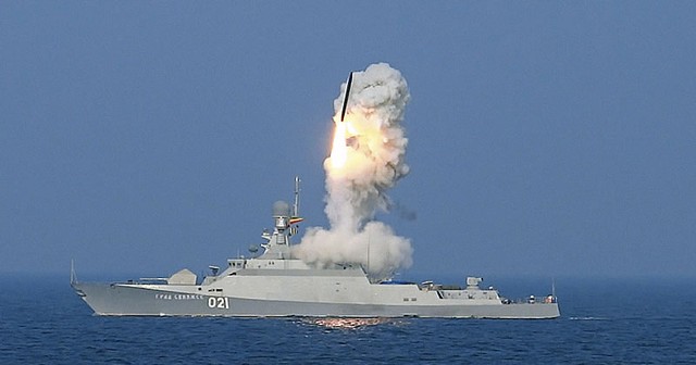 
Tàu Buyan-M phóng tên lửa Kalibr.
