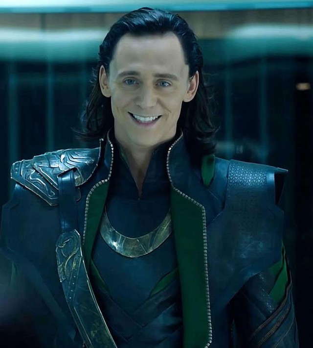 
“Nụ cười của Loki khiến khán giả quên đi cơ bụng 6 múi của Thor” là lời khen dành cho diễn xuất của Hiddleston.
