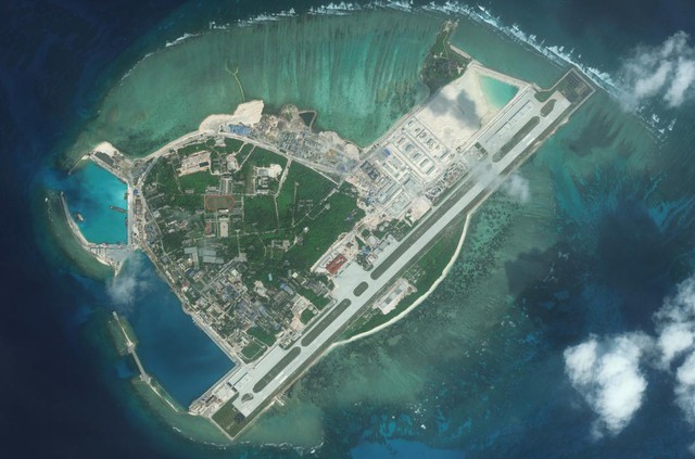 
Ảnh vệ tinh ngày 9/1/2016 cho thấy các công trình, cơ sở hạ tầng trái phép mà Trung Quốc xây dựng trên đảo Phú Lâm của Việt Nam. (Nguồn: DigitalGlobe)

