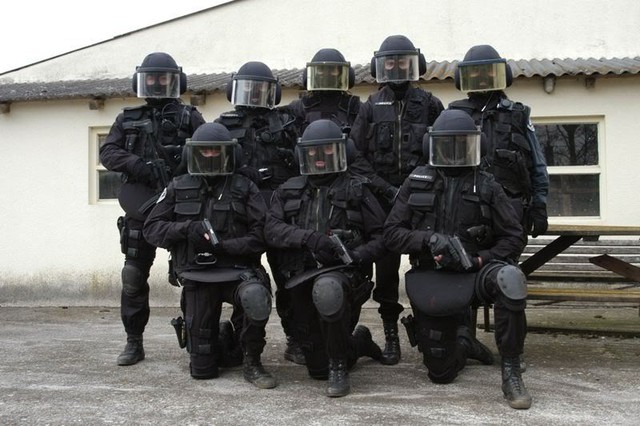 Cảnh sát đặc nhiệm Luxembourg với USP