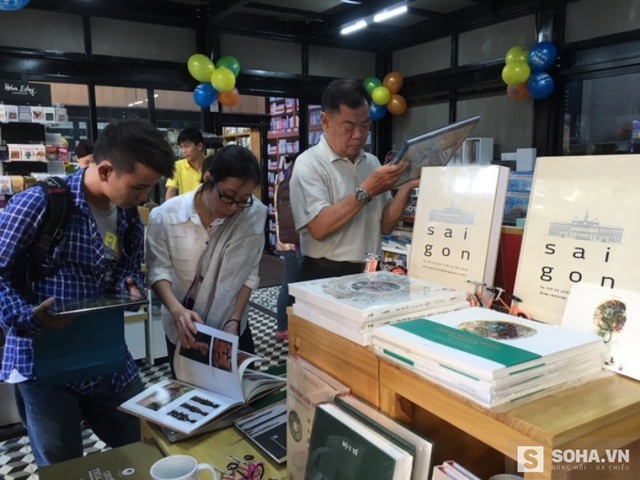 
Ngoài sách cũ, độc giả đặc biệt quan tâm đến những cuốn sách về Sài Gòn.

