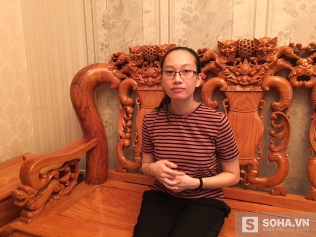 
Cô Doãn Phương Linh làm việc với phóng viên
