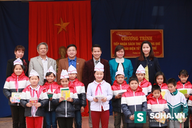 
Tham dự chương trình trao tặng sách THƯ VIỆN VÙNG QUÊ cho trường Tiểu học Thượng Lâm còn có Đại diện Chính quyền xã Thượng Lâm, Hội cha mẹ học sinh.
