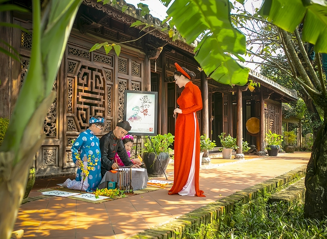 
Năm 2013 Miên đạt giải Nhì Cuộc thi Sao mai 2013 dòng nhạc Dân gian. Hiện tại, Thuỵ Miên vẫn đang theo học tại Học viện âm nhạc Quốc gia và đi hát.
