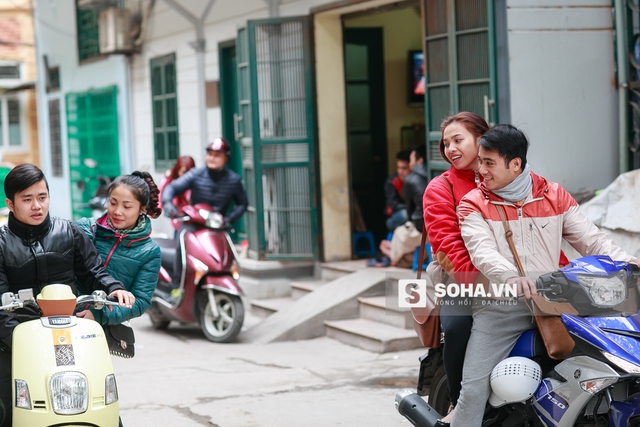 
Hương sinh năm 1993 nhưng đã hoạt động ở Liên đoàn Xiếc 5 năm, còn Tuấn về đoàn được 4 năm. Tình yêu của họ nảy nở từ trên sàn tập và đã được tròn 3 năm.
