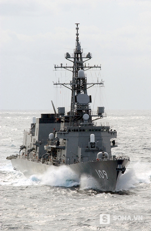 Khởi đóng vào ngày 18-05-1999, hạ thủy ngày 16-10-2000 và đưa vào biên chế ngày 06-03-2002, JDS Ariake (DD-109) là chiếc tàu cuối cùng trong tổng số 9 tàu khu trục lớp Murasame đóng cho Lực lượng phòng vệ biển Nhật Bản.