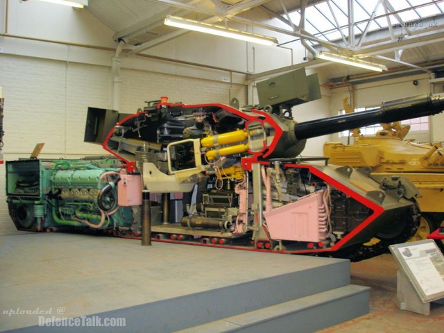 
Một chiếc xe tăng chiến đấu chủ lực nổi tiếng khác của thời kỳ Chiến tranh lạnh - Leopard 1 của Tây Đức.
