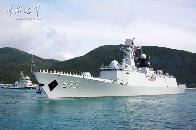 
Khinh hạm Type 054A là mẫu tàu chiến chủ lực của Hải quân Trung Quốc hiện nay, tàu có chiều dài 134,1m, rộng 16m, lượng giãn nước trên 4.000 tấn.
