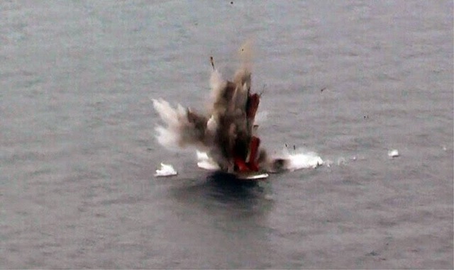 
Mục tiêu bị diệt bởi 1 quả tên lửa diệt hạm Kh-31A phóng đi từ máy bay Su-30MKM. Ảnh: Không quân Malaysia.

