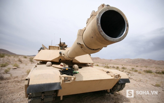 Pháo M256 (phiên bản L/44 do Mỹ chế tạo) trang bị trên xe tăng M1A2 Abrams.