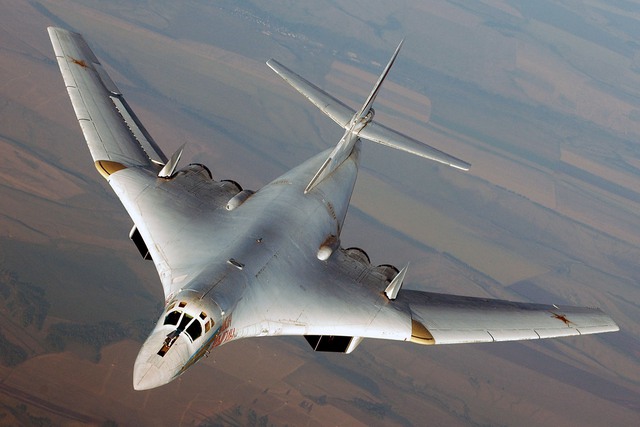
Máy bay ném bom chiến lược Tu-160 Thiên nga trắng.
