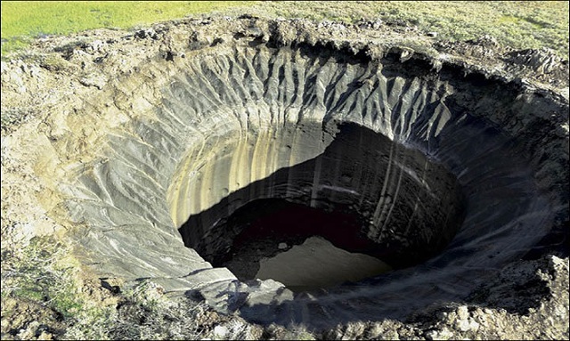 
Một chiếc hố khổng lồ xuất hiện tại Yamal, Siberia
