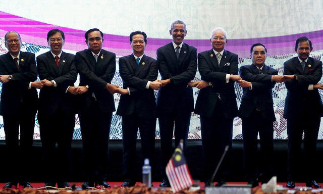 
Ông Obama và lãnh đạo các nước thành viên ASEAN tại Sunnylands. Ảnh: AP
