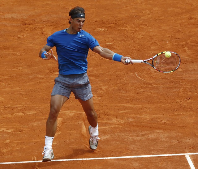 Lối đánh thiên về thể lực khiến Nadal không thể duy trì lâu như Federer.