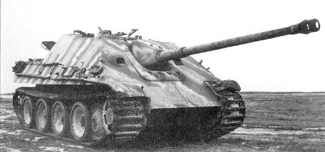 
Panzerjäger V Jagdpanther Sd Kfz 173, sử dụng khung gầm xe tăng Panther và pháo 8,8 cm PaK 43
