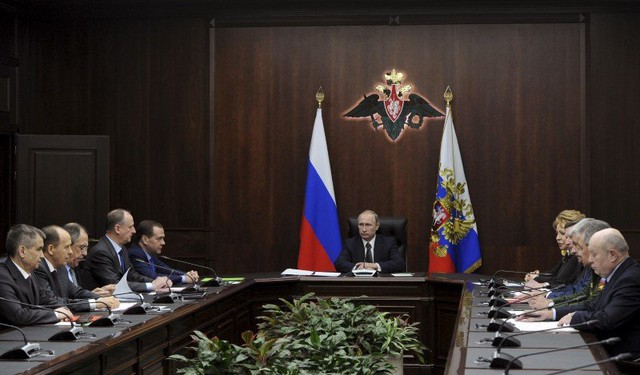 
Tổng thống Putin chủ trì một cuộc họp với Hội đồng an ninh Nga. Ảnh: Reuters
