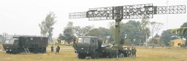 
Radar RV-01/02 có khả năng bắt máy bay tàng hình rất tốt. Ảnh: Quân đội Nhân dân.
