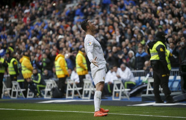 
Ronaldo ăn mừng theo cách quen thuộc.
