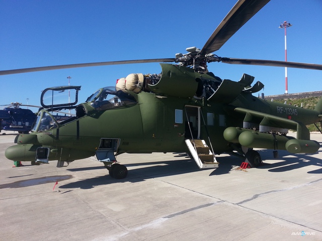 
Một chiếc Mi-35MS đang chuẩn bị phục vụ VIP.
