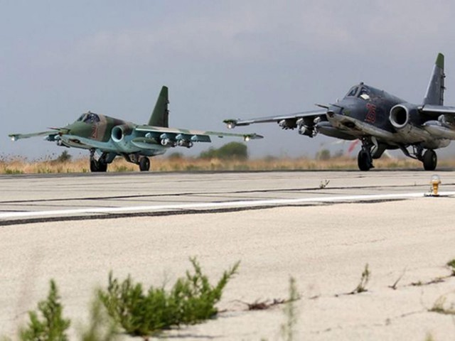 
Máy bay SU-25 của Nga cất cánh từ căn cứ không quân Hmeimim, Syria. Ảnh: EPA
