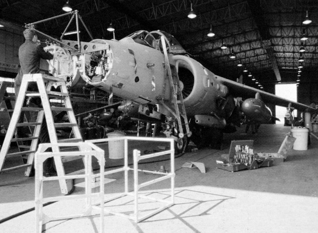
Lắp radar Blue Vixen cho Sea Harrier F.A.2
