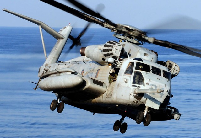 
Hay mới nhất vào hôm 15-04-2015, một chiếc CH-53E đã phải hạ cánh khẩn cấp xuống bãi biển Solana, gần San Diego.
