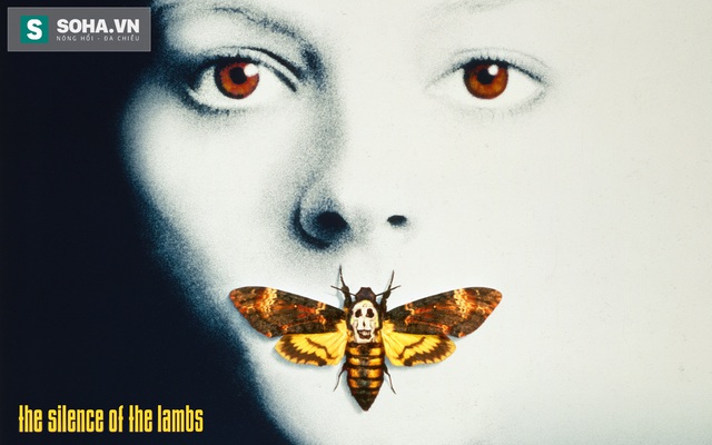 
2. The Silence Of The Lambs (Sự im lặng của bầy cừu)

Đây là một bộ phim kinh dị tâm lý tội phạm nổi tiếng của Mỹ phỏng theo tiểu thuyết cùng tên của Thomas Harris (1988). Nằm trong top 250 phim đáng xem nhất thời đại và ẵm 5 giải thưởng quan trọng nhất của Oscar năm 1992, The Silence Of The Lambs được đánh giá là phim kinh dị hay nhất mọi thời đại. Bộ phim cũng đã tạo nên 2 nhân vật vĩ đại của lịch sử điện ảnh: Clarice Starling là một trong những nhân vật chính diện hay nhất, còn vai phản diện Hannibal Lecter được bầu chọn đứng đầu danh sách nhân vật phản diện ấn tượng nhất.
