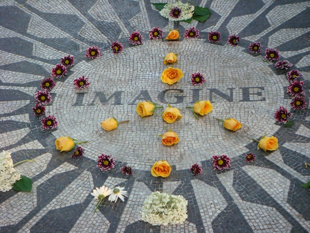 
Khu vực tưởng niệm John Lennon trong Công viên Trung tâm thành phố New York.

