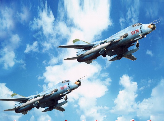 
Biên đội máy bay tiêm kích bom Su-22M4 cất cánh làm nhiệm vụ trên biển. Ảnh: Trung đoàn Không quân 937.

