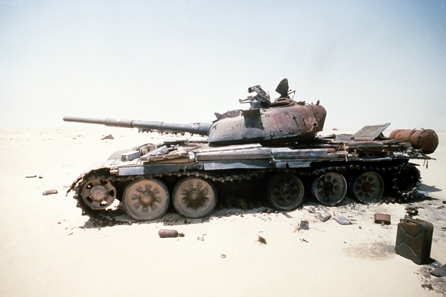 
Một chiếc T-72 của Iraq bị tiêu diệt trong Chiến tranh Vùng Vịnh.
