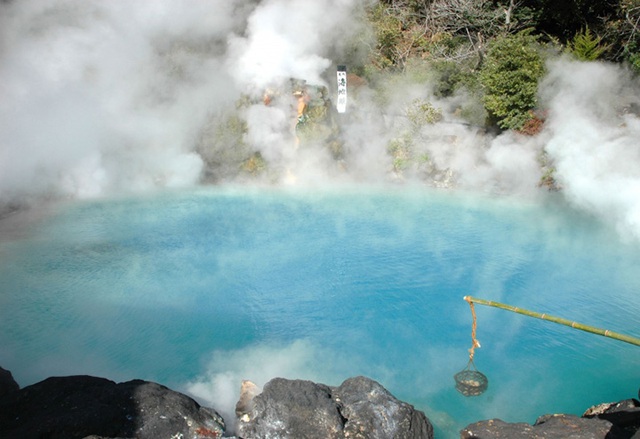 
Một biến thể khác của sento chính là onsen (tắm suối nước nóng).
