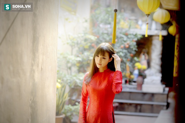 
Trang Yumi hiền dịu trong tà áo dài

Ảnh: Đinh Long
