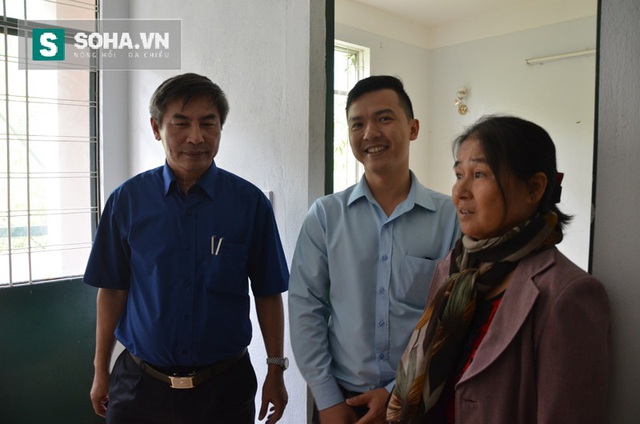 Vợ và con trai liệt sĩ Vũ Phi Trừ trong căn hộ chung cư mới được TP Đà Nẵng tặng