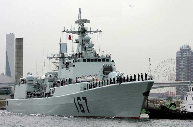 
Janes dẫn nguồn tin quân sự Trung Quốc cho biết, Type 051B Thâm Quyến được đưa vào biên chế Hạm đội Nam Hải năm 1999 và trở thành kỳ hạm của hạm đội này trong nhiều năm liền.
