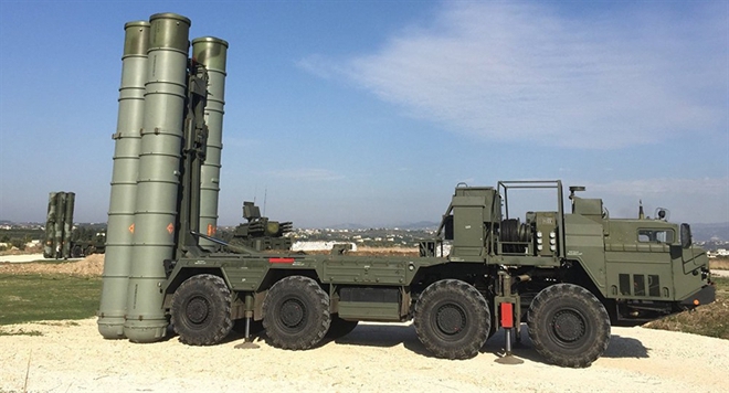 
Được biết, mỗi trung đoàn S-400, Nga biên chế 2 hệ thống Pantsir-S1 làm nhiệm vụ bảo vệ. Và với cách bố trí này, S-400 có thể yên tâm tác chiến tầm xa, trong khi nhiệm vụ đối phó với mục tiêu như tên lửa JSOW, Pantsir-S1 hoàn toàn có thể đảm nhận.
