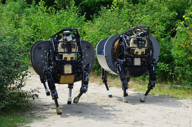 
Mặc dù trông không hầm hố như các ý tưởng thiết kế của Nga, nhưng robot của DARPA được đánh giá có tính thực tiễn cao hơn nhiều.
