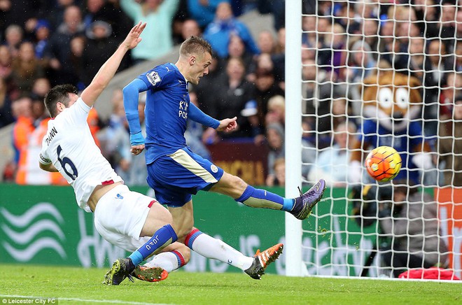 
Ngày 24/10/2015: Leicester 1-0 Crystal Palace: Một lần nữa Vardy lại khẳng định vai trò của mình với bàn thắng duy nhất của trận đấu và là pha lập công trong 7 trận đấu liên tiếp.
