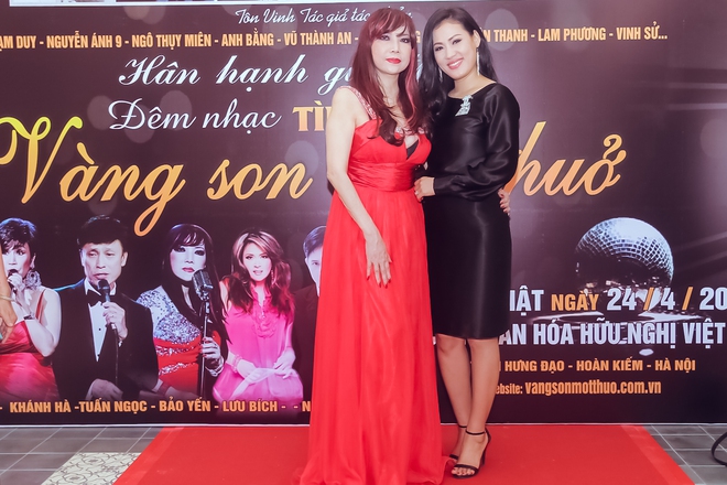 
Đồng hành cùng chị có ca sĩ Ngọc Châm trong vai trò chủ nhiệm chuỗi chương trình cùng MC Nguyên Vũ và rất nhiều tên tuổi khác của làng nhạc Việt.
