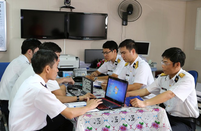 Tổ quân y của Hải quân nhân dân Việt Nam luyện tập các nội dung diễn tập