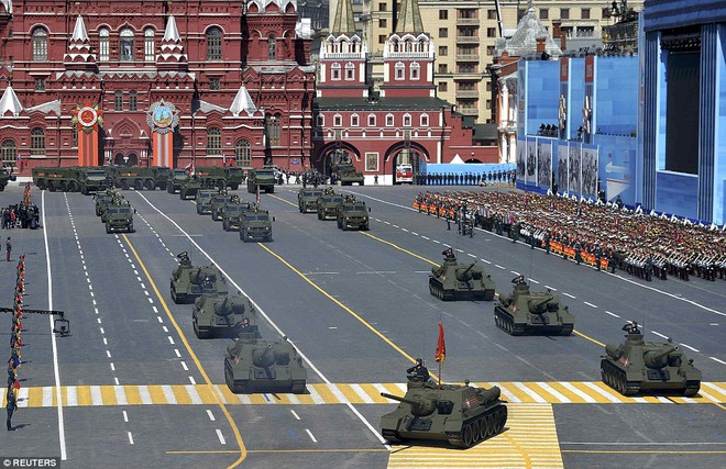 
Pháo tự hành diệt tăng SU-100 trong Lễ duyệt binh năm 2015
