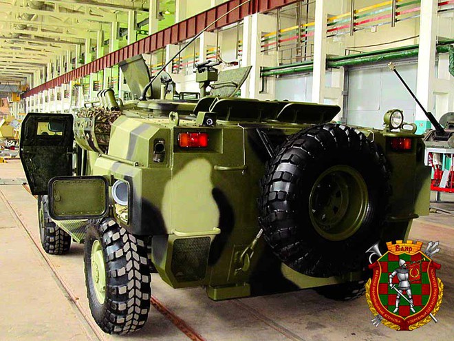 
Nguyên mẫu Caiman đang lắp ráp tại nhà máy chế tạo ô tô Minsk
