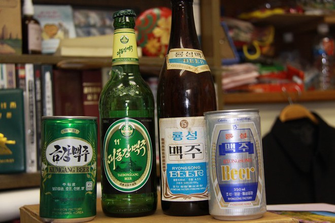 
Vỏ lon, chai bia Triều Tiên.
