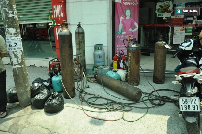 Các bình gas được di chuyển ra phía ngoài.