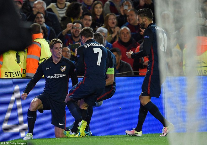 Phút 25, Torres ghi bàn mở tỉ số trận đấu sau khi đưa bóng qua háng thủ môn Marc-Andre ter Stegen.