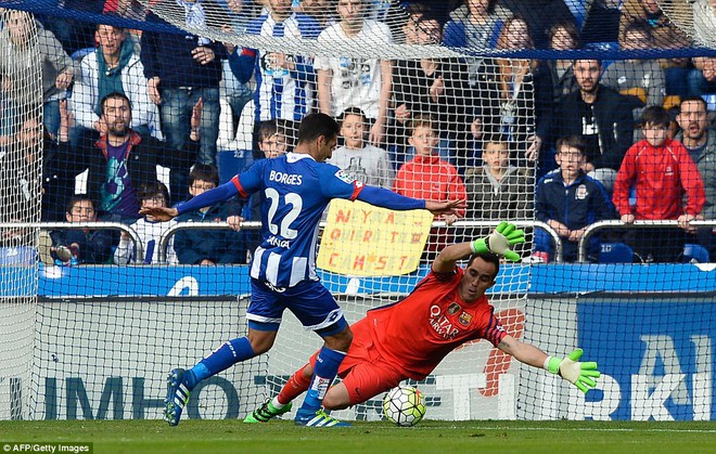 
Deportivo có cơ hội ghi bàn từ khá sớm, nhưng Borges không thắng được thủ thành Bravo.
