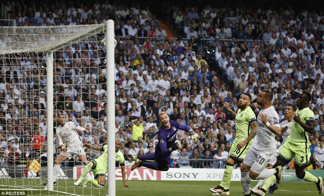 Bàn thắng đến với Real ở phút thứ 20. Gareth Bale nhận bóng ở cánh phải rồi tung cú sút từ góc hẹp. Bóng khẽ chạm chân Fernando đổi hướng làm Joe Hart bó tay.