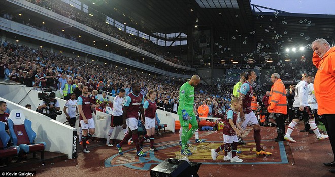 Man United và West Ham bước vào trận đấu với những sự quyết tâm to lớn. Quỷ đỏ muốn giành 3 điểm để có suất dự Champions League. Còn đội chủ nhà quyết thắng trong ngày chia tay sân Upton Park.