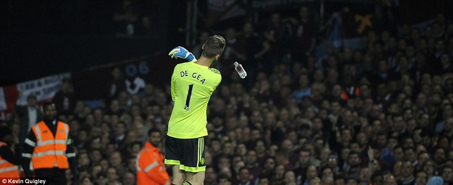 Còn tình cảnh của Man United vô cùng khó khăn. Quỷ đỏ phải thắng ở vòng cuối và mong Man City cũng thua Swansea để giành vé dự Champions League. Có lẽ đã tới lúc Man United cần dứt khoát sa thải Van Gaal bởi những thành tích tệ hại.