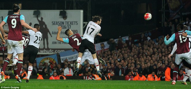 Trong một ngày thi đấu không tốt, hàng thủ Man United lại tiếp tục mở cửa cho West Ham ngay sau đó. Phút 80, Reid đánh đầu ghi bàn thứ 3 cho đội chủ nhà.