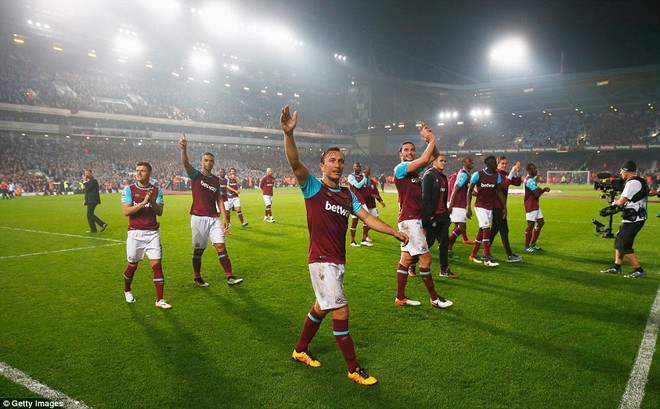 Tỉ số 3-2 được giữ nguyên đến hết 90 phút. West Ham trở lại vị trí thứ 6 và tràn trề cơ hội dự Europa League. Họ cũng có lời chia tay đẹp cho sân Upton Park. Mùa giải tới West Ham sẽ chuyển với SVĐ Olympic.